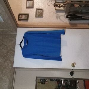 Women's exercise t-shirt